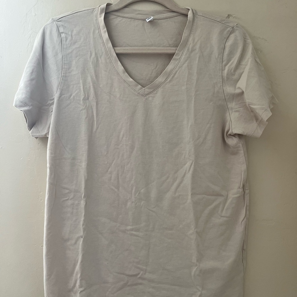 beige uniqlo airism women’s tshirt